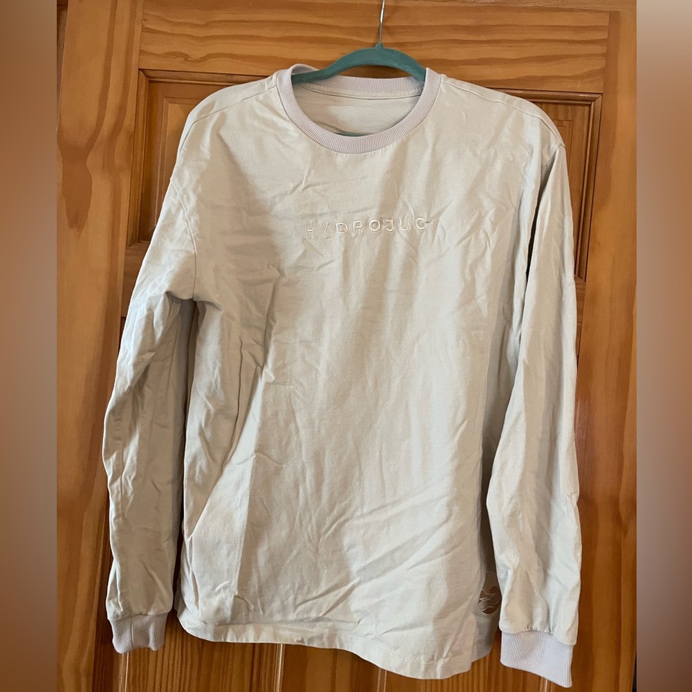 Limited edition Hydrojug long sleeve shirt with “desert” logo.